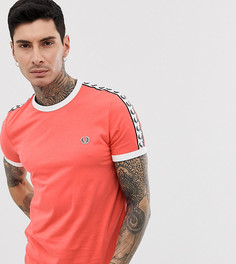 Розовая футболка с лентой Fred Perry эксклюзивно для ASOS - Розовый