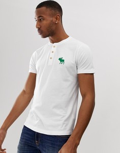 Белая футболка с воротом на пуговицах и логотипом Abercrombie & Fitch - Белый