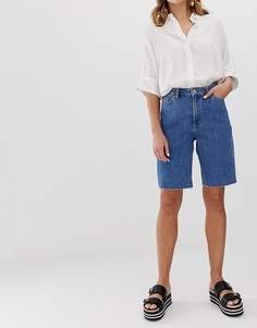 Удлиненные джинсовые шорты прямого кроя Monki - Синий