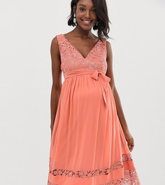 Короткое приталенное платье для выпускного с контрастным кружевом Little Mistress Maternity - Розовый