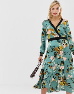 Платье миди с цветочным принтом, запахом и ярусной юбкой Liquorish - Мульти