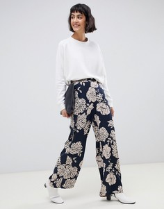 Широкие брюки с цветочным принтом Selected Fritzi - Темно-синий
