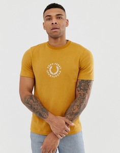 Золотистая футболка в стиле ретро с вышивкой Fred Perry - Золотой