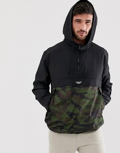 Черная ветровка с камуфляжным принтом Bershka - Черный