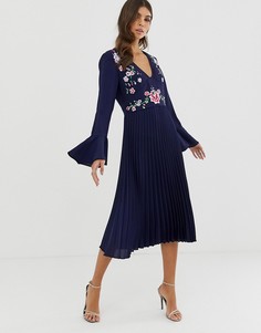 Плиссированное платье миди с вышивкой и кружевными вставками ASOS DESIGN - Темно-синий