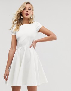 Короткое приталенное платье для выпускного цвета слоновой кости с отделкой на рукавах Closet London - Белый