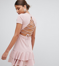 Платье со шнуровкой на спине и оборками PrettyLittleThing - Розовый