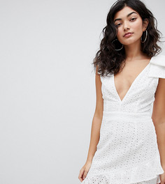 Платье с вышивкой ришелье и оборками PrettyLittleThing - Белый