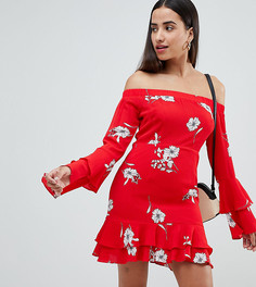 Платье с цветочным принтом, широким вырезом и оборками PrettyLittleThing - Красный