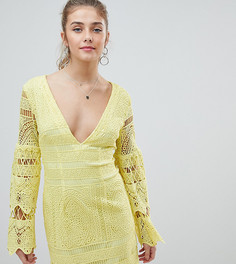 Кружевное платье мини с V-образным вырезом PrettyLittleThing - Желтый