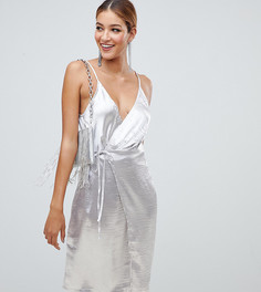 Серебристое платье миди из матового атласа с запахом Boohoo - Серебряный