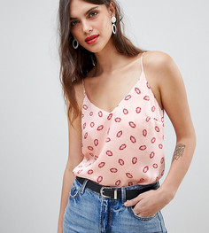 Розовый топ на бретельках с принтом губ River Island - Розовый