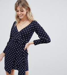 Синее платье мини в горошек с запахом PrettyLittleThing - Темно-синий