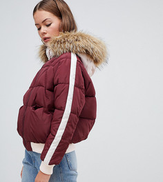 Бордовая дутая куртка с полосой по бокам и мехом на капюшоне Boohoo - Красный