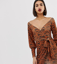 Платье мини с запахом и тигровым принтом PrettyLittleThing - Мульти