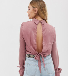 Атласная розовая блузка с высоким воротом и открытой спиной PrettyLittleThing - Бежевый