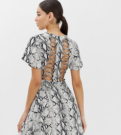 Чайное платье со шнуровкой сзади и змеиным принтом Boohoo - Мульти
