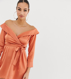 Атласное платье миди персикового цвета с открытыми плечами Missguided - Розовый