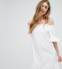 Белое платье со спущенными плечами и оборками River Island - Белый