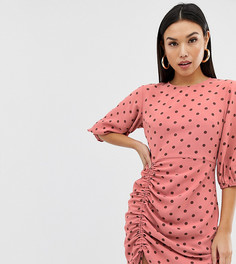 Розовое присборенное платье мини в горошек PrettyLittleThing - Розовый