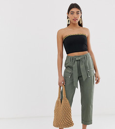 Брюки цвета хаки в стиле милитари с поясом River Island - Зеленый
