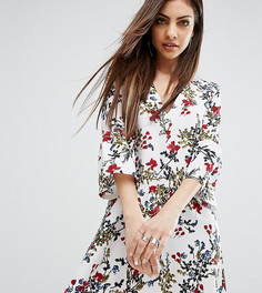 Цельнокройное платье с принтом и оборкой на рукавах PrettyLittleThing - Белый