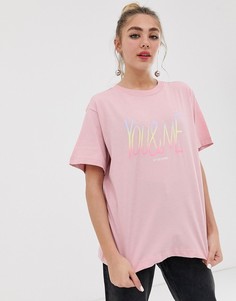 Футболка со слоганом Monki - Розовый