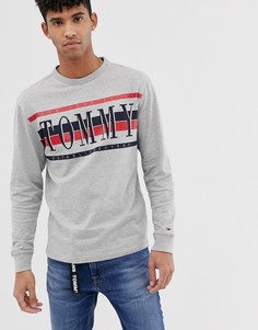 Серый лонгслив с логотипом на груди Tommy Jeans - Серый