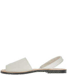 Сандалии из натуральной кожи белого цвета Tamaris