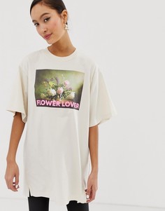 Бежевая oversize-футболка из органического хлопка с принтом Flower lover Monki - Бежевый