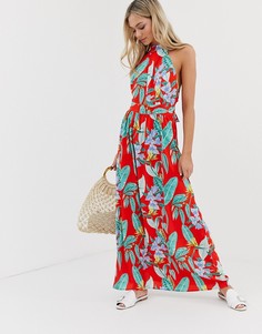 Платье макси с цветочным принтом и высоким воротом QED London - Мульти