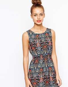 Приталенное платье с принтом пейсли New Look Petite - Мульти