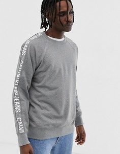 Серый меланжевый свитшот с круглым вырезом и логотипом Calvin Klein Jeans - Серый