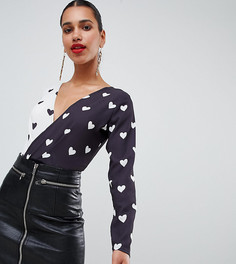 Черно-белое боди с принтом сердечек PrettyLittleThing - Черный