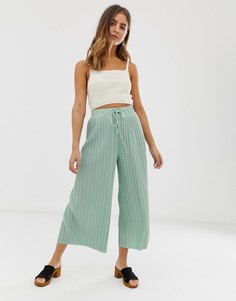 Зеленые брюки с широкими штанинами и затягивающимся шнурком Bershka - Зеленый