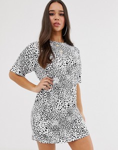 Белое эксклюзивное платье-футболка со звериным принтом Boohoo - Мульти
