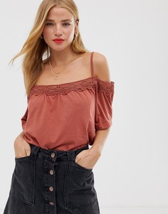 Топ с открытыми плечами и отделкой кружевом кроше New Look - Красный
