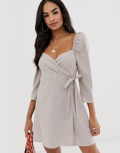 Платье мини с запахом и вырезом сердечком ASOS DESIGN - Бежевый