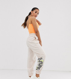 Джоггеры с драконом ASOS DESIGN Petite - Бежевый