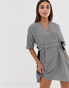Свободное платье мини в клетку с треугольным вырезом спереди и сзади ASOS DESIGN - Мульти