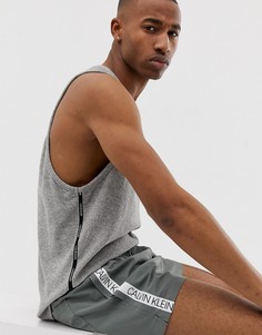 Серая махровая майка с фирменной лентой Calvin Klein - Серый
