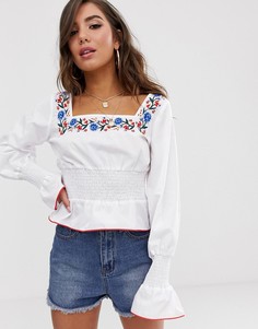 Белая блузка с квадратным вырезом и вышивкой PrettyLittleThing - Белый