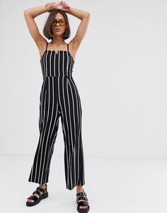 Черный комбинезон с треугольным разрезом Bershka - Черный