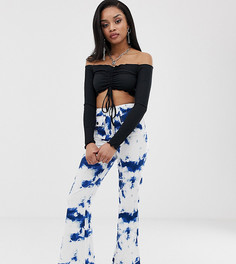 Расклешенные брюки с завышенной талией и принтом тай-дай ASOS DESIGN Petite - Мульти