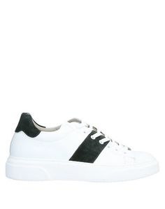 Низкие кеды и кроссовки Tsd12