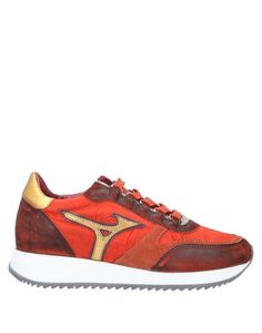 Низкие кеды и кроссовки Mizuno