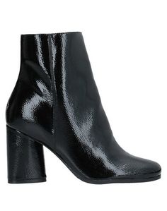 Полусапоги и высокие ботинки Guess