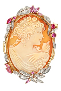 Золотая брошь ручной работы с бриллиантами, сапфирами, рубинами и камеей Кремлевские Мастера