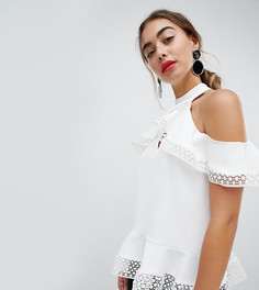 Топ с оборками, кружевной отделкой и открытыми плечами River Island - Кремовый