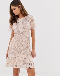 Платье с отделкой French Connection - Chante - Розовый